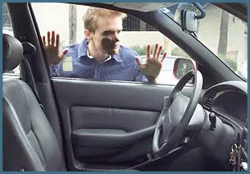 Safe Key Shop Dallas, TX 214-530-0534 - 19-locked-keys-in-car